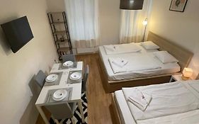 Cozy 5-Person Apartment In Vienna 2